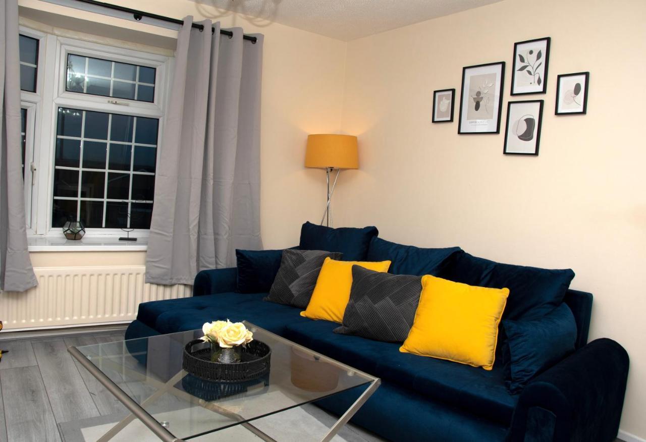 Xb Property - Comfy House Perfect For Families Contractors Relocators West Bromwich Ngoại thất bức ảnh